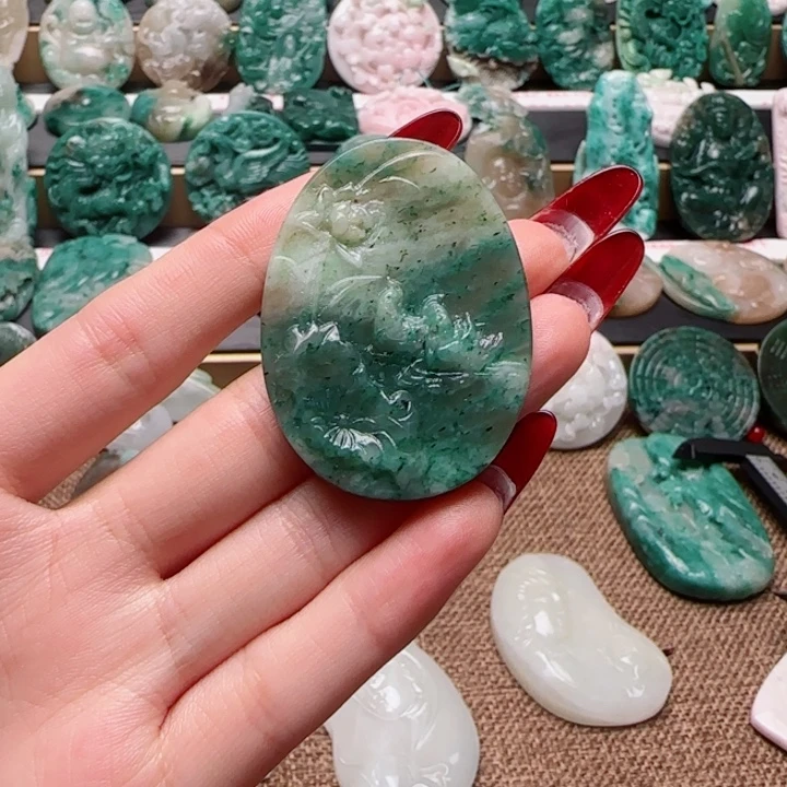 独山玉未镶嵌颈饰