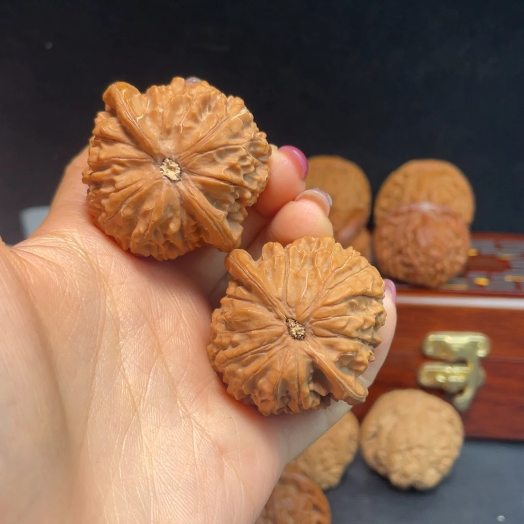 文玩核桃吊坠金麒麟41尺