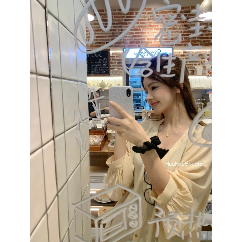 【花花】韩系V领显瘦衬衫简约木耳边灯笼袖抽褶感衬衫夏季新款上衣