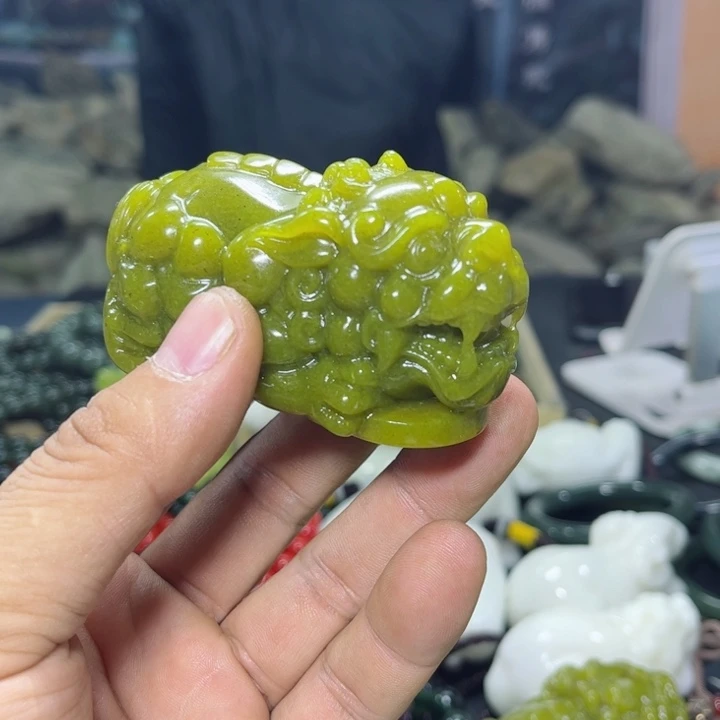 蛇纹石玉手把件未镶嵌