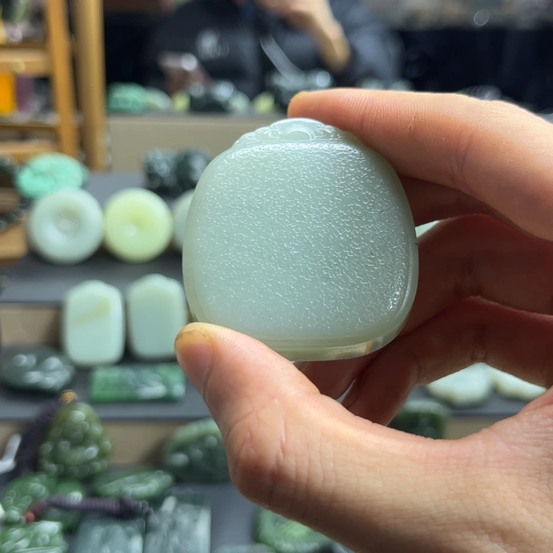 篮***心和田玉未镶嵌颈饰