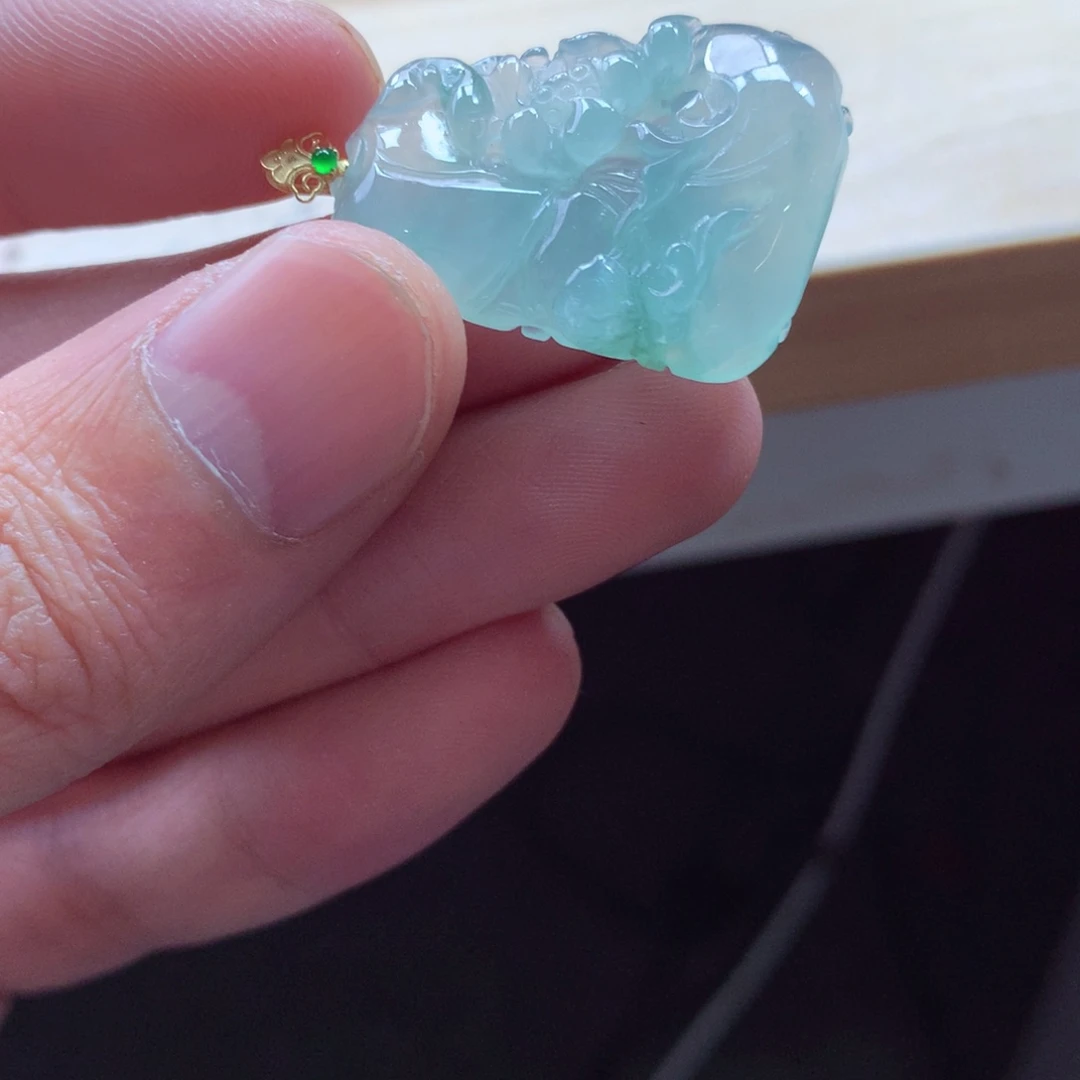 翡翠颈饰18K金镶嵌吊坠