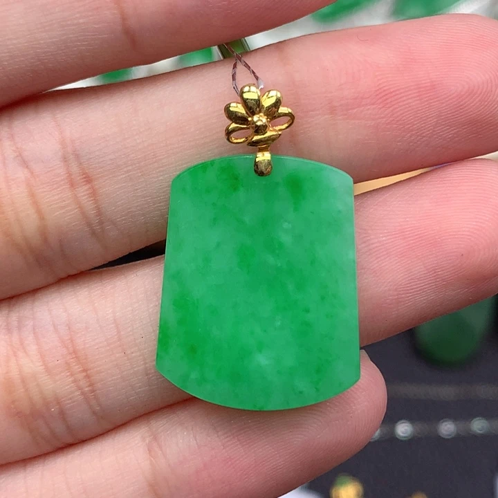 颈饰18K金镶嵌翡翠翡翠