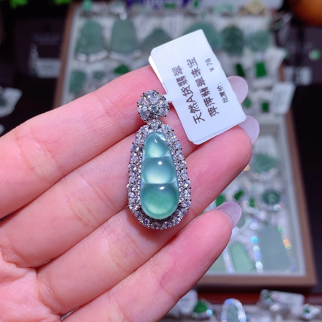 翡翠未镶嵌颈饰风**失翡翠