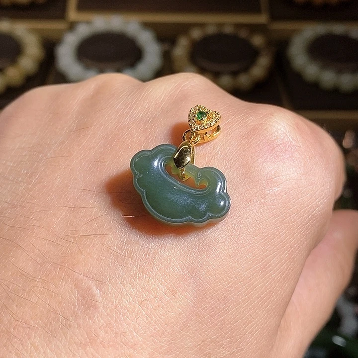 【闪购商品】吊坠(不含链)未镶嵌和田玉