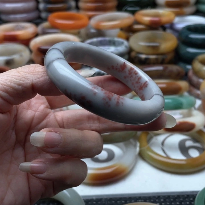 石英岩玉手镯未镶嵌