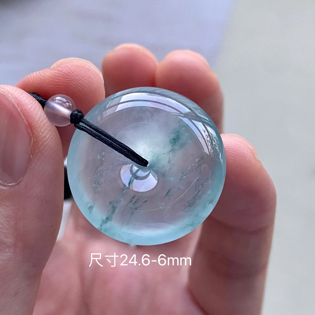 翡翠颈饰高冰种水淡蓝晴飘花冰透感超好花色清爽翡翠平安扣吊坠