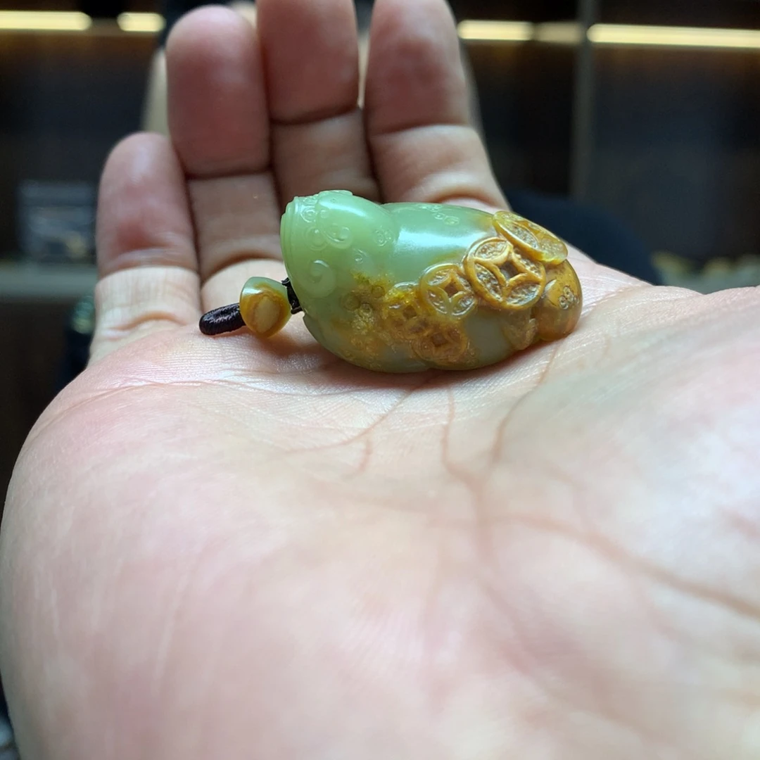 岫岩河磨玉（透闪石质玉）颈饰未镶嵌潜*