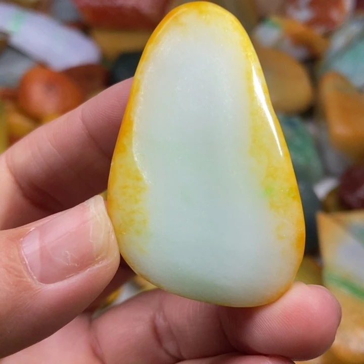 翡翠未镶嵌颈饰缅甸