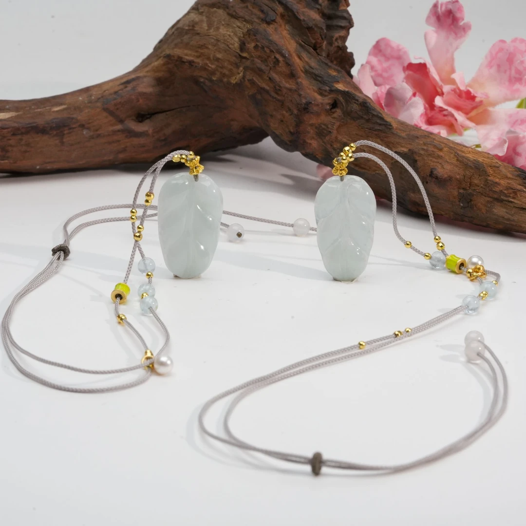 【小北珠宝】翡翠吊坠约14*28mm带绳 【多样性发一件】4-BH19X407