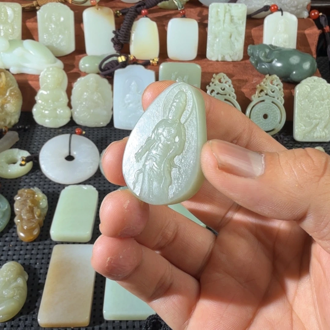 和田玉未镶嵌颈饰