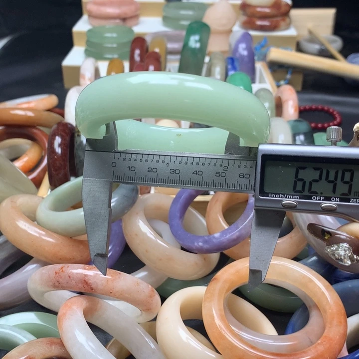 未镶嵌手镯石英质玉