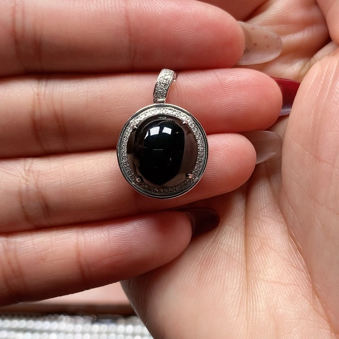 翡翠颈饰18K金镶嵌墨翠