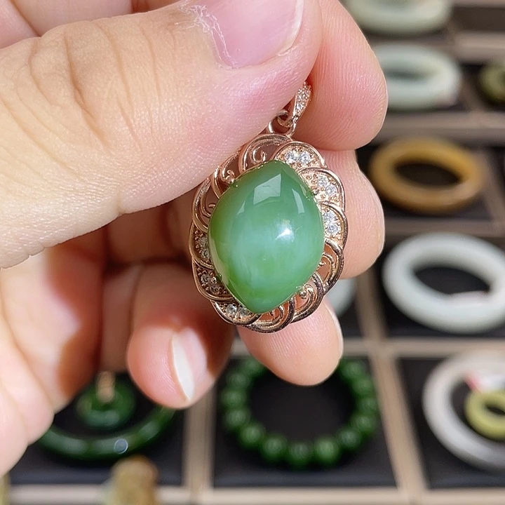 和田玉（碧玉）未镶嵌颈饰猫眼