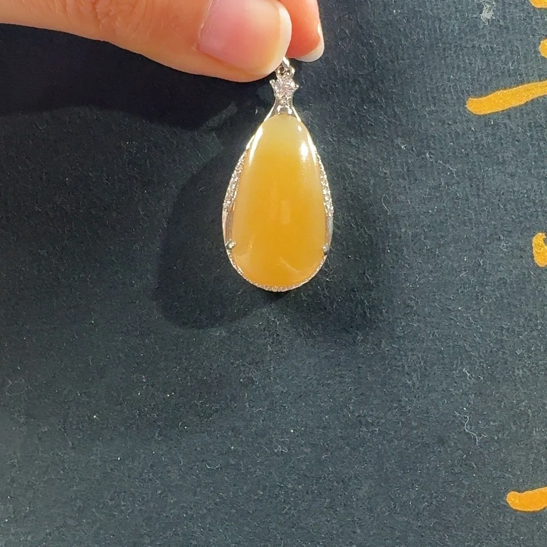 和田玉未镶嵌颈饰金山糖