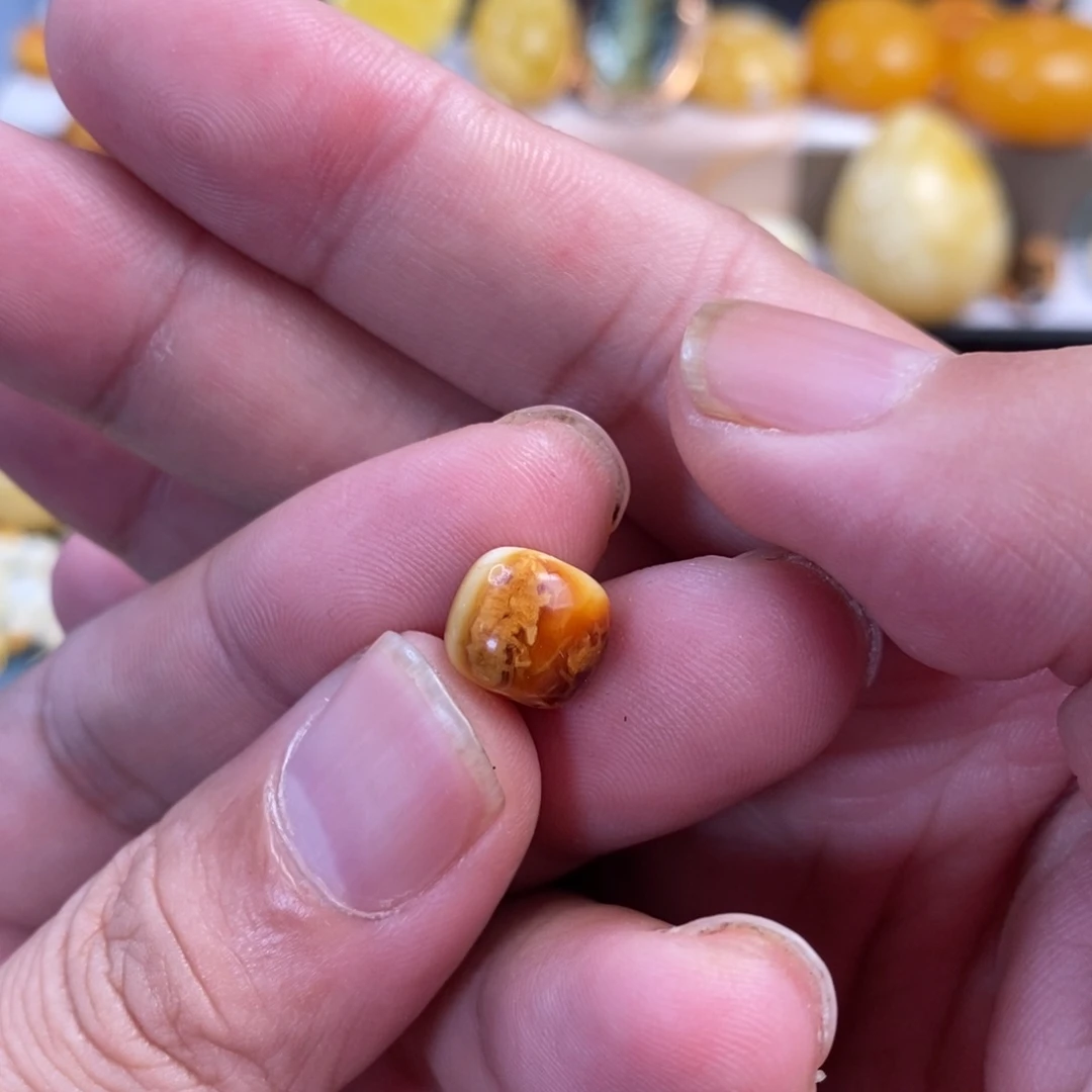 未镶嵌蜜蜡裸石10.4mm沁色妖花