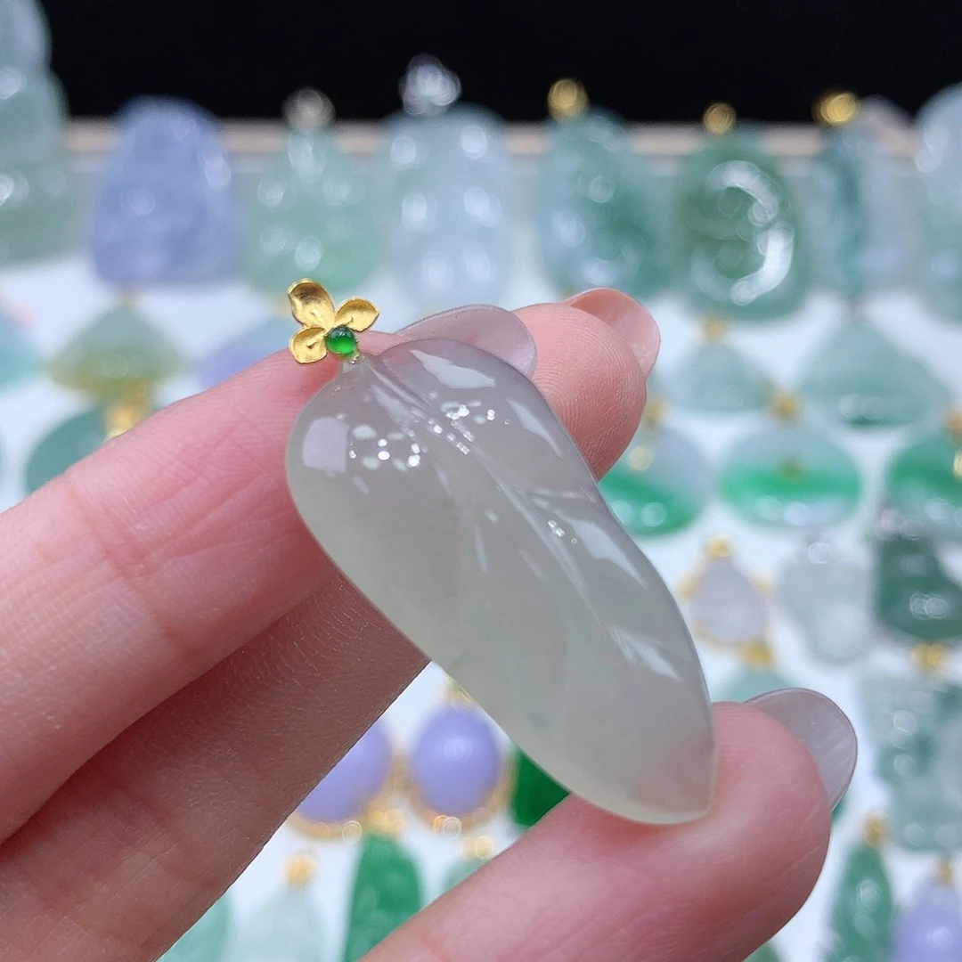 翡翠18K金镶嵌颈饰翡翠