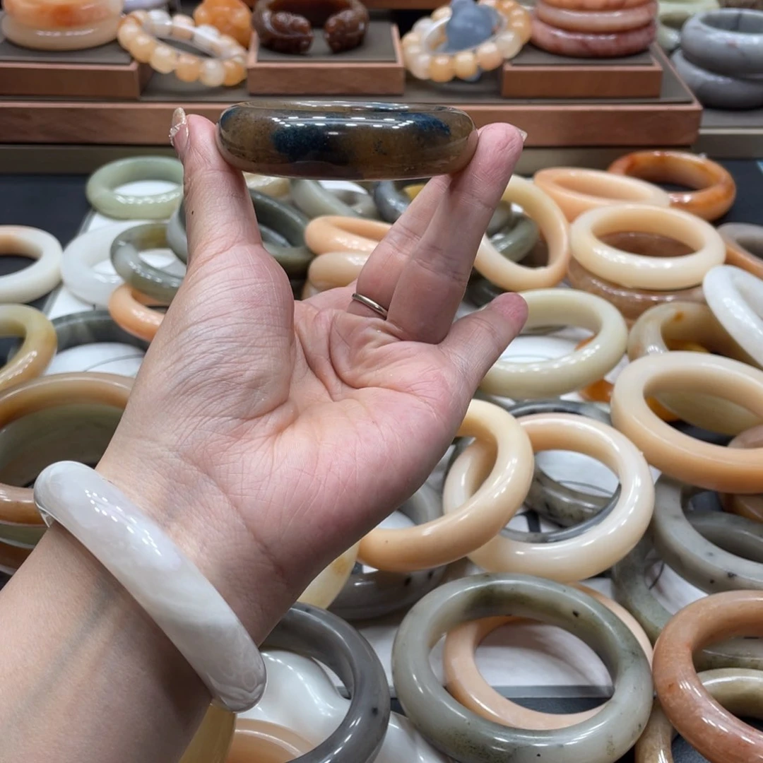 巧***⁰石英质玉手链未镶嵌