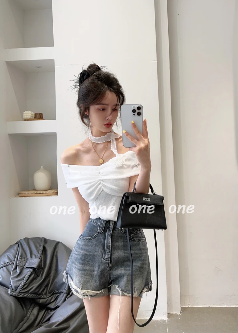 韩系烫钻一字领漏肩上衣