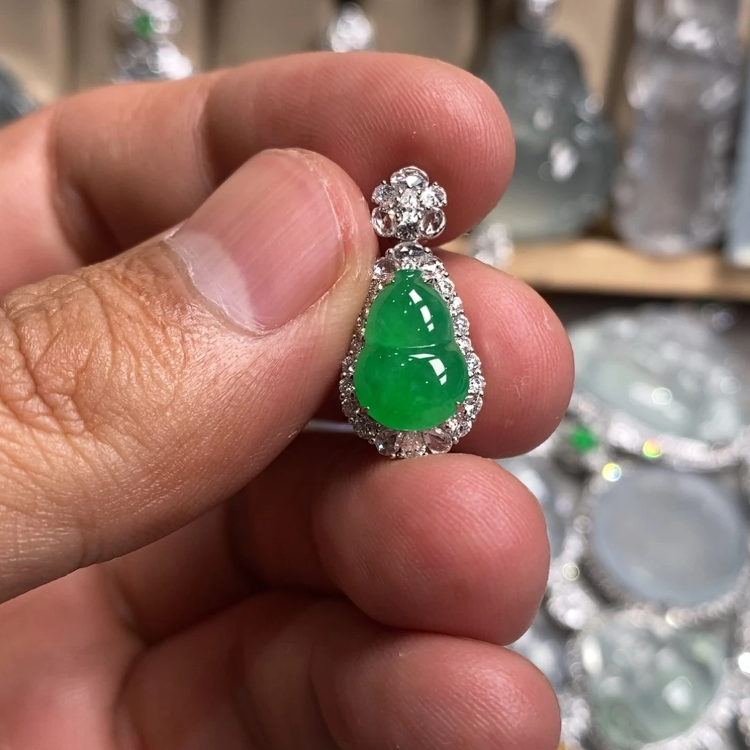 翡翠吊坠(不含链)18K金镶嵌