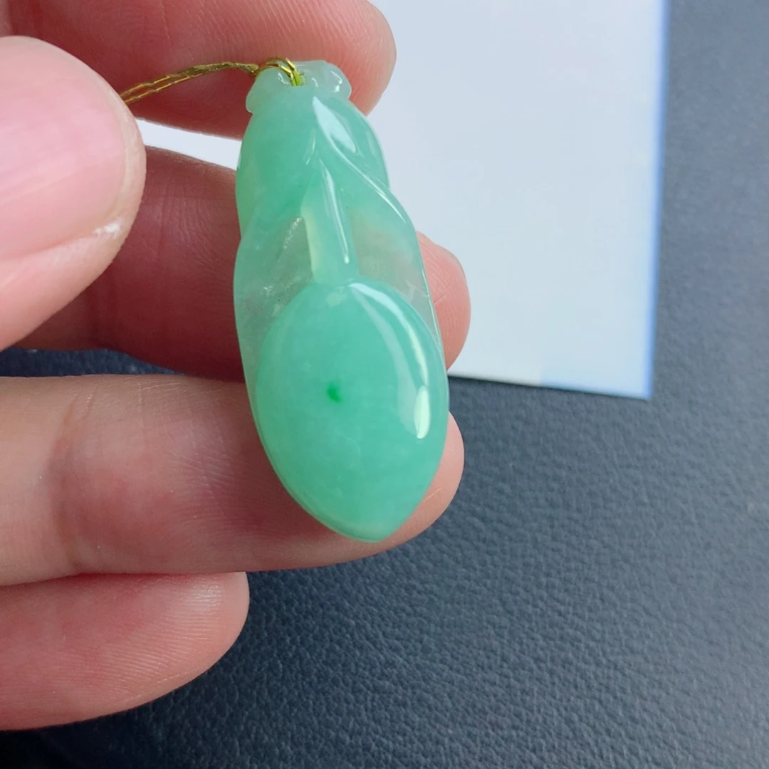 翡翠未镶嵌颈饰兰花