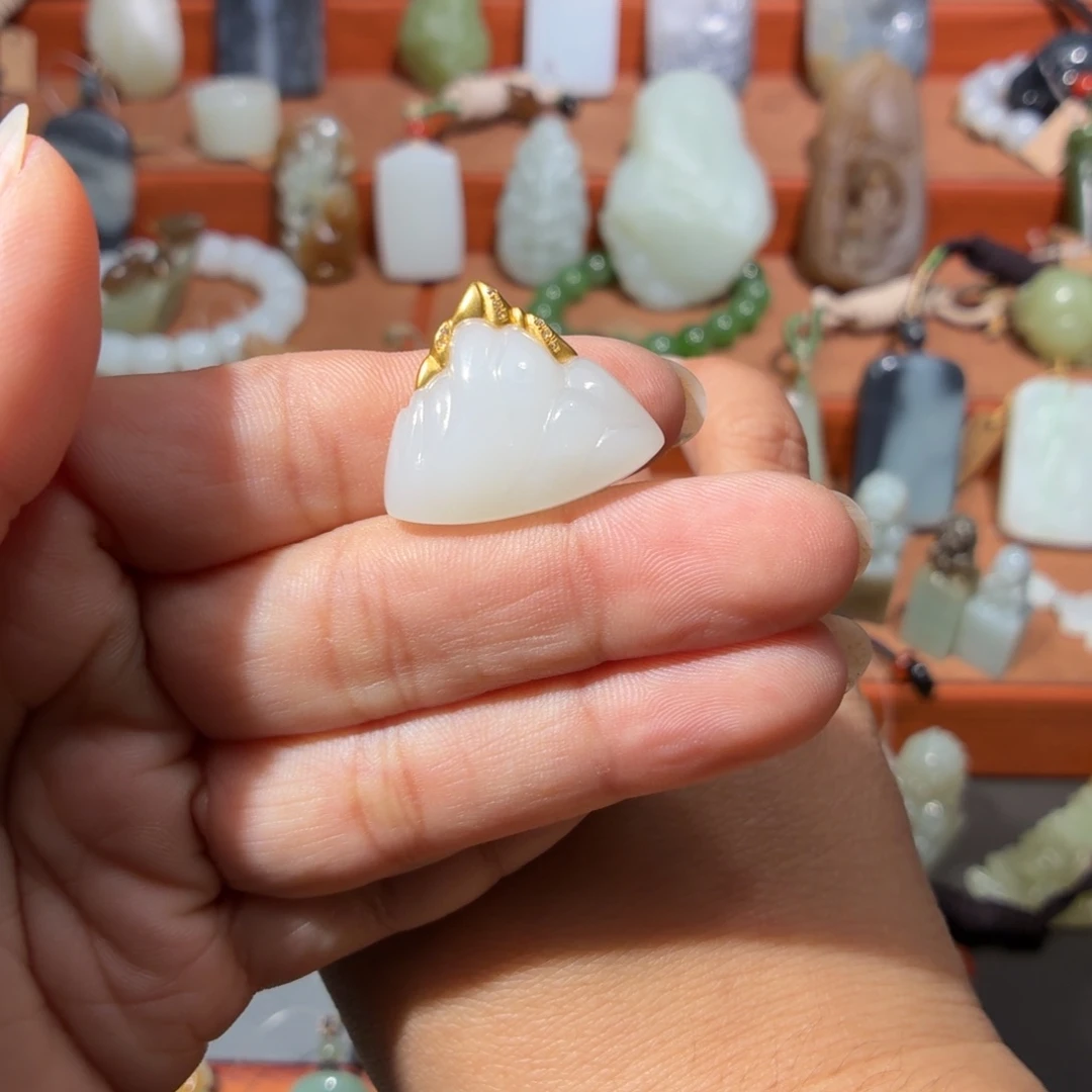 和田玉18K金镶嵌颈饰