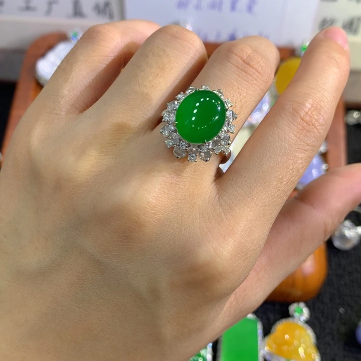 翡翠18K金镶嵌戒指蛋面