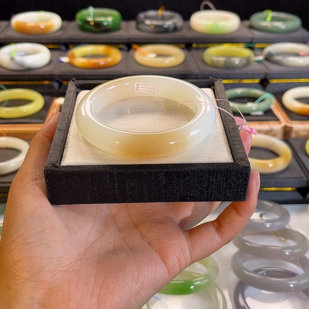 和田玉未镶嵌手镯糖白