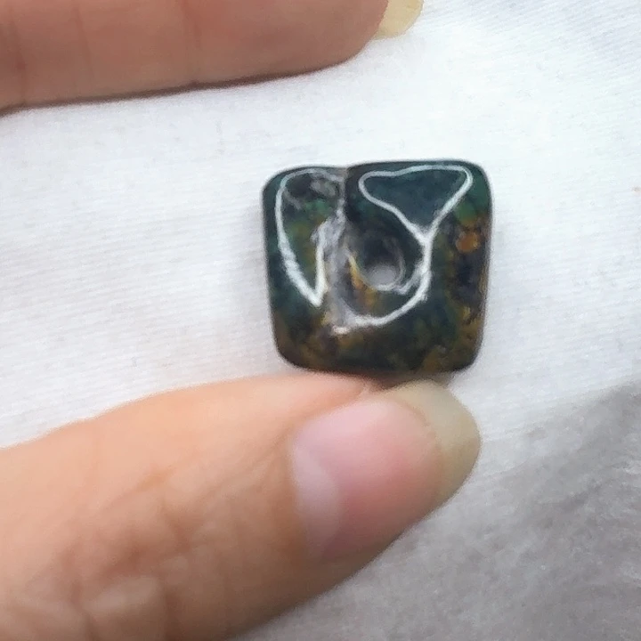 未镶嵌绿松石扣子