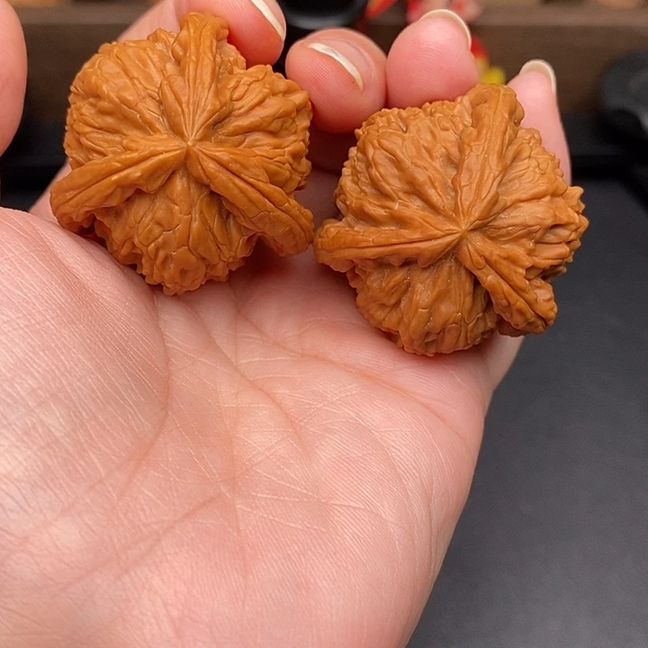 努***狼把件文玩核桃白奔