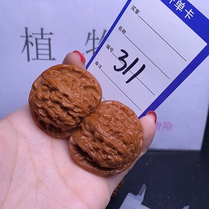 晓***】把件文玩核桃311/42白狮子