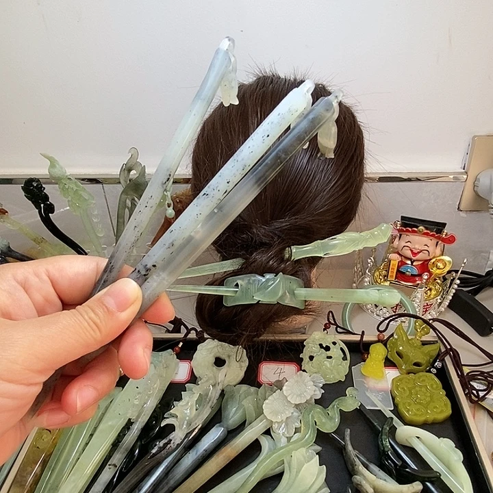 Y***友蛇纹石玉合金发饰铃兰