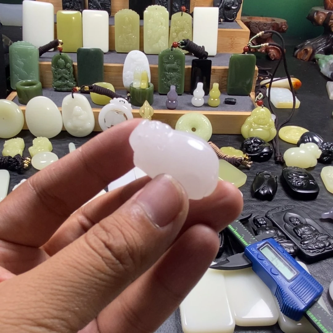 和田玉未镶嵌颈饰