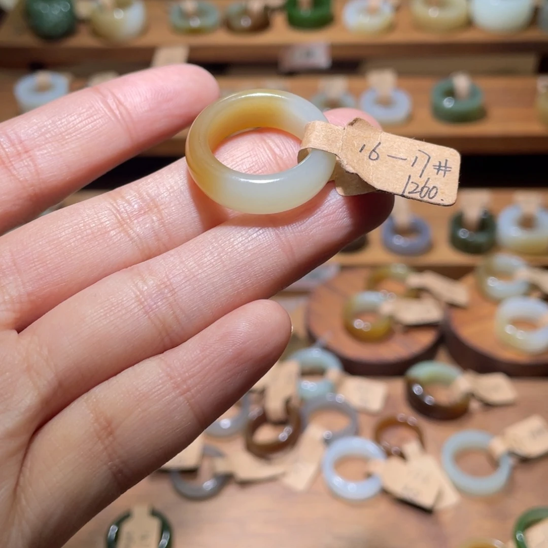 和田玉戒指未镶嵌呆**．17.8