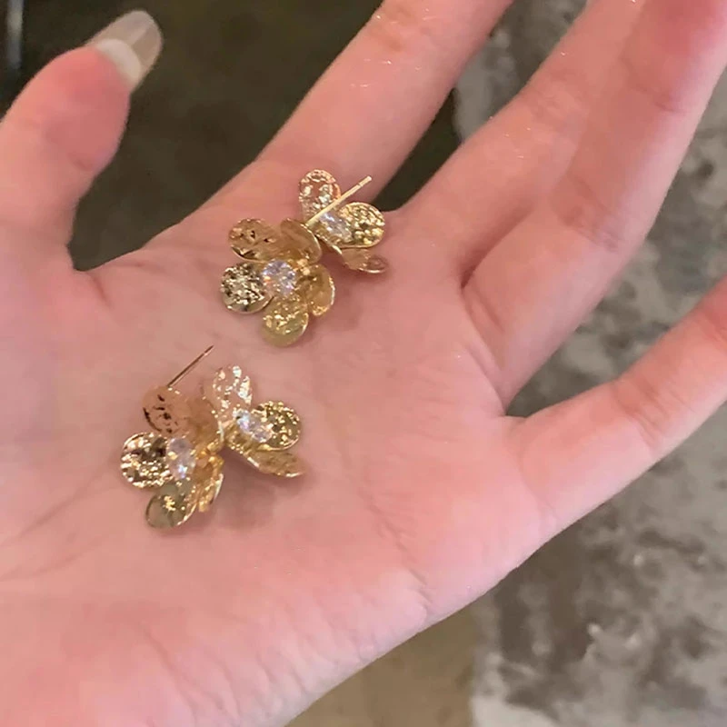 精致韩女 双花相拥锤纹镶金属耳钉气质耳饰轻奢高级感耳环女1726