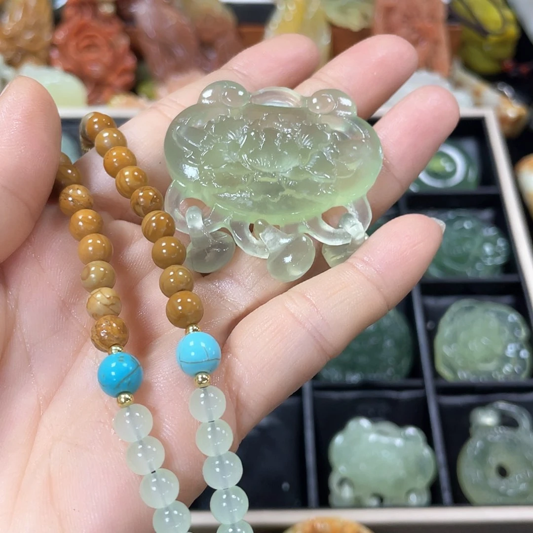 蛇纹石玉颈饰未镶嵌