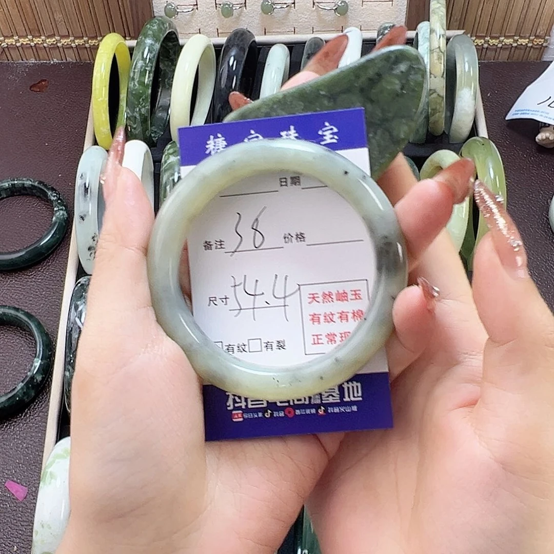 蛇纹石玉手镯未镶嵌?****对