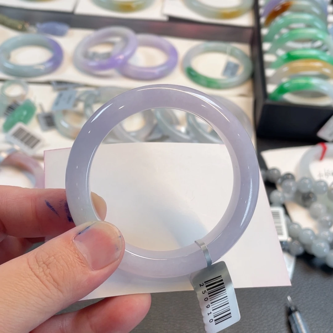 翡翠手镯未镶嵌56正圈 有纹