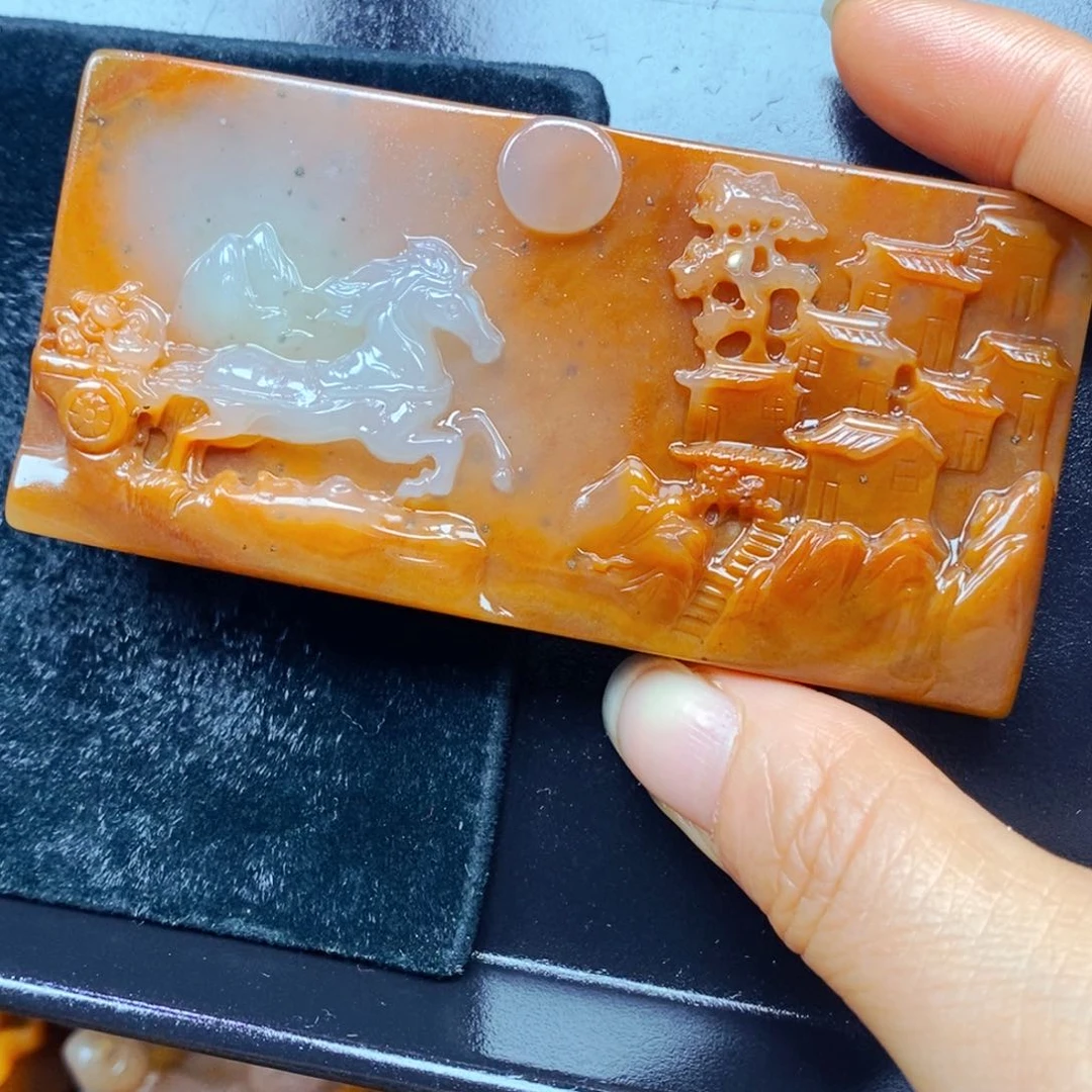 未镶嵌石英质玉（黄龙玉）颈饰