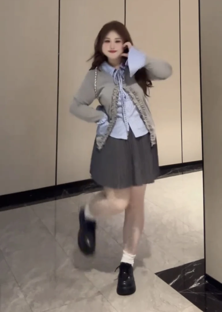 大码春季新款假两件衬衫+百褶裙两件套