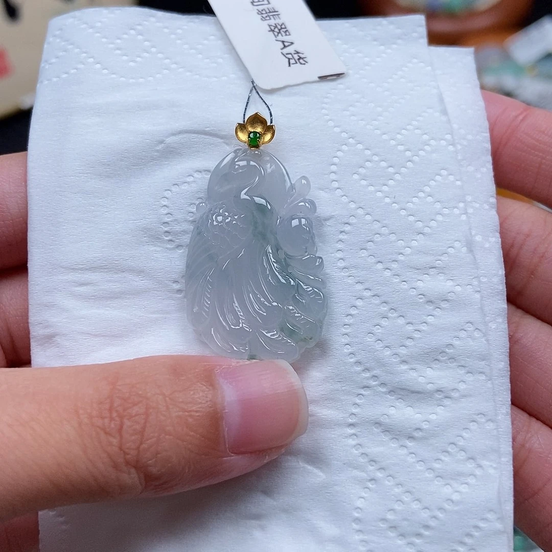 18K金镶嵌挂件翡翠闪