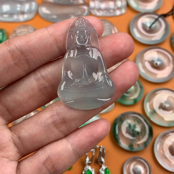 翡翠挂件未镶嵌….