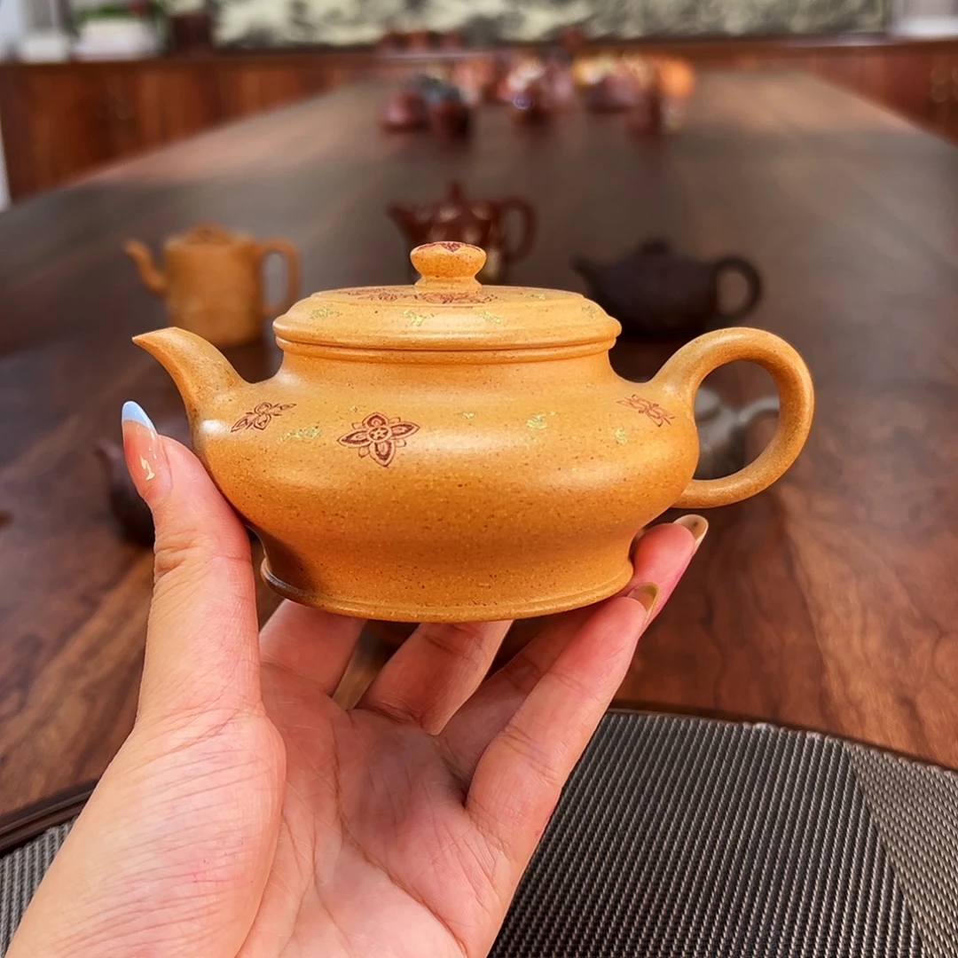 紫砂茶壶黄金段绣球虚扁