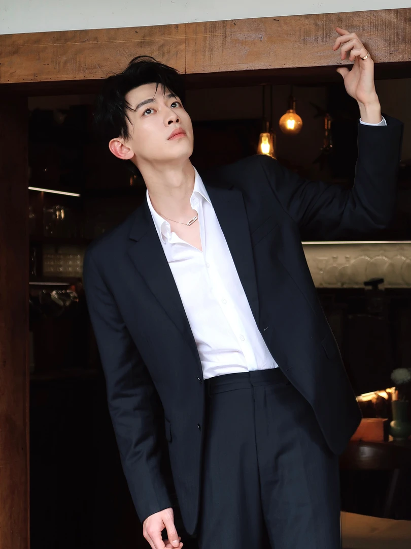 辛云来明星同款黑色基础款西装男商务休闲时尚高级感宴会西服套装