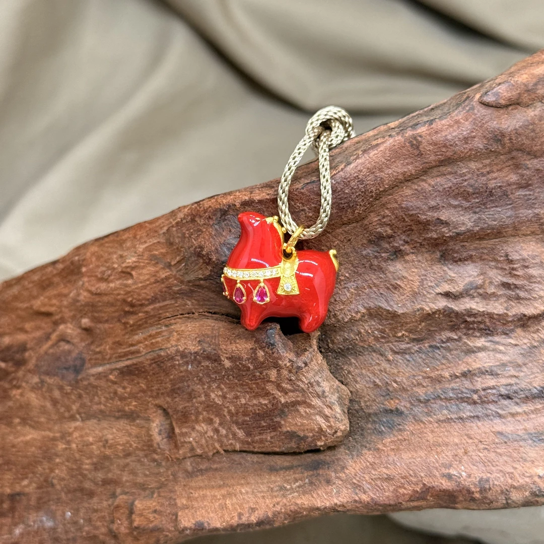 足金999【墩墩唐马】黄金镶嵌编绳吊坠古法气质红色（工费588/件）