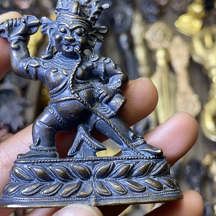 青铜催迫金刚有点小痘痘