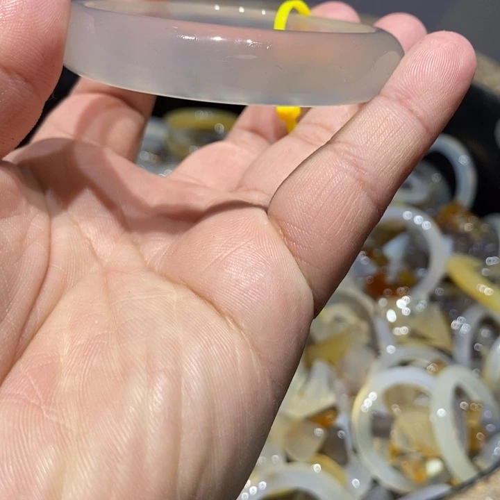 咩***头玛瑙/玉髓未镶嵌手镯