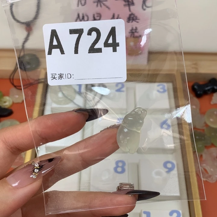 一***豆合金蛇纹石玉颈饰