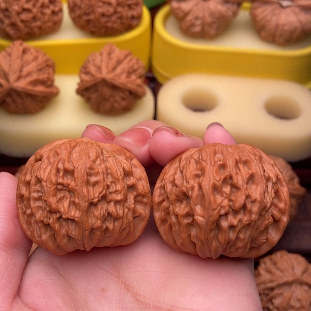 文玩核桃把件精品红皮山地磨盘41