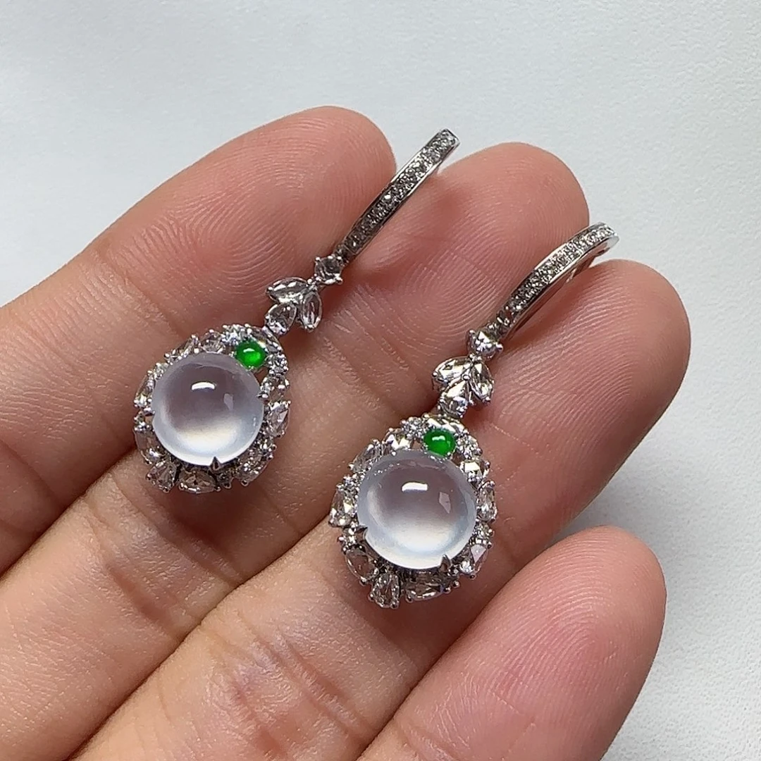 18K金镶嵌翡翠耳饰蛋面